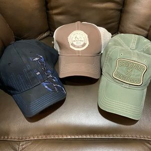 Lot of 3 snap back hats BROWNING, FORD, REALTREE